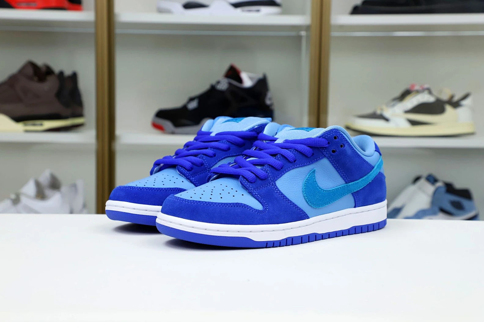 EasyMatch Kimikick NIKE SB DUNK LOW BLUE RASPBERRY 3491