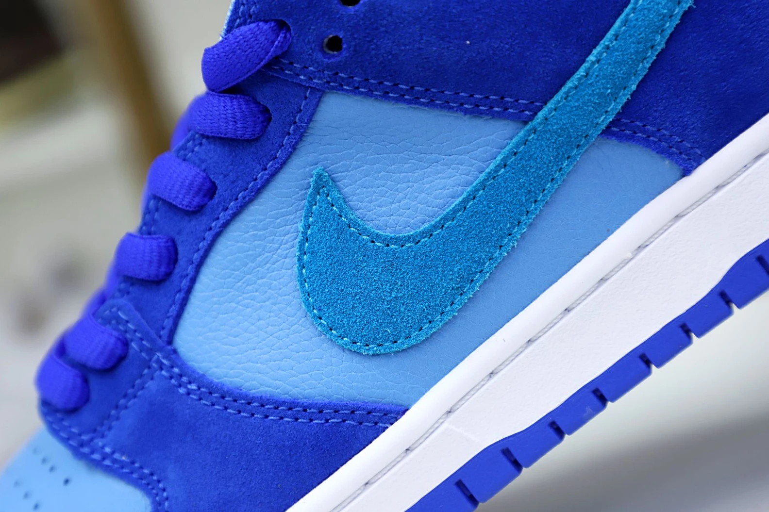 EasyMatch Kimikick NIKE SB DUNK LOW BLUE RASPBERRY 3491