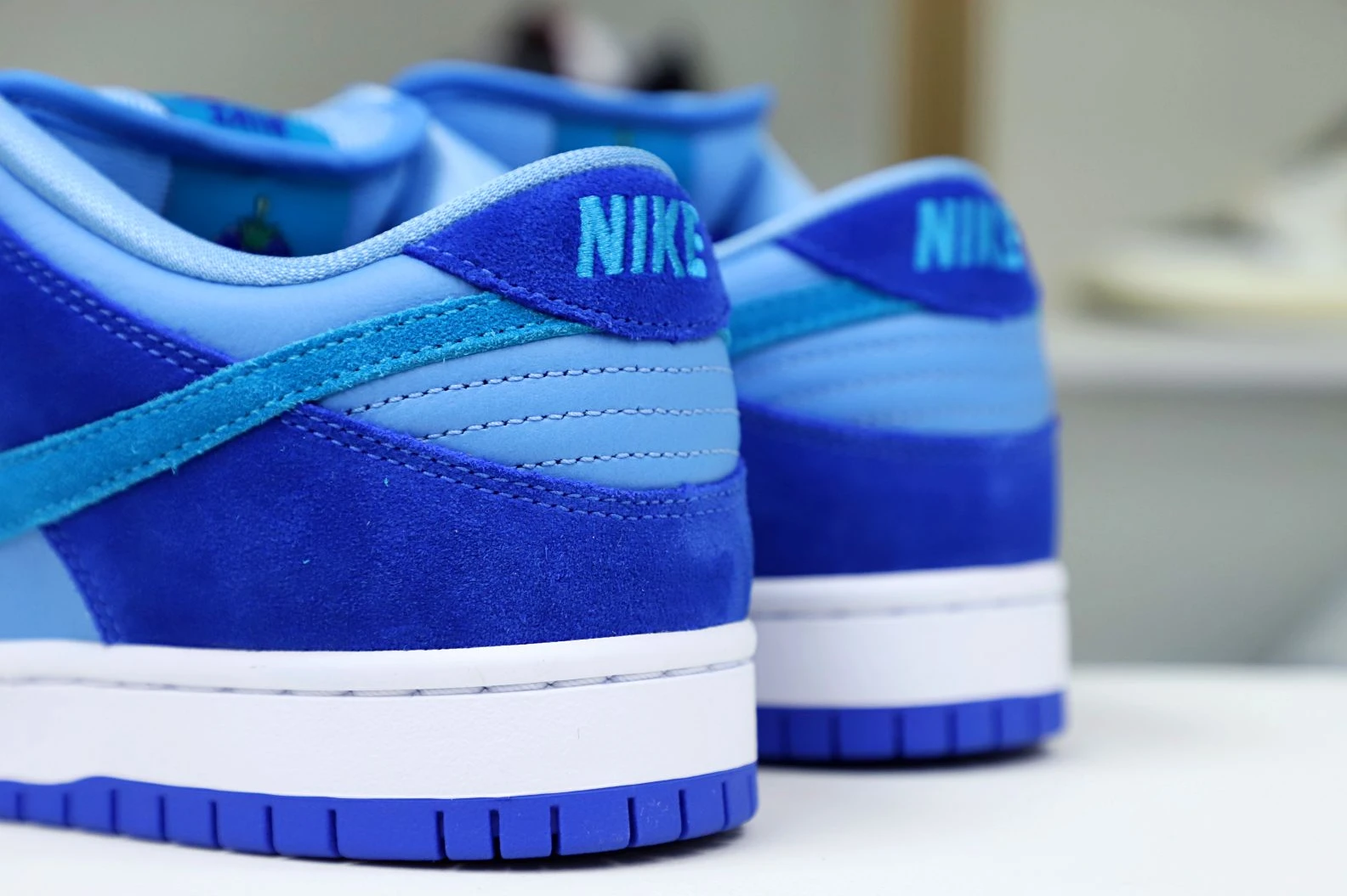 EasyMatch Kimikick NIKE SB DUNK LOW BLUE RASPBERRY 3491