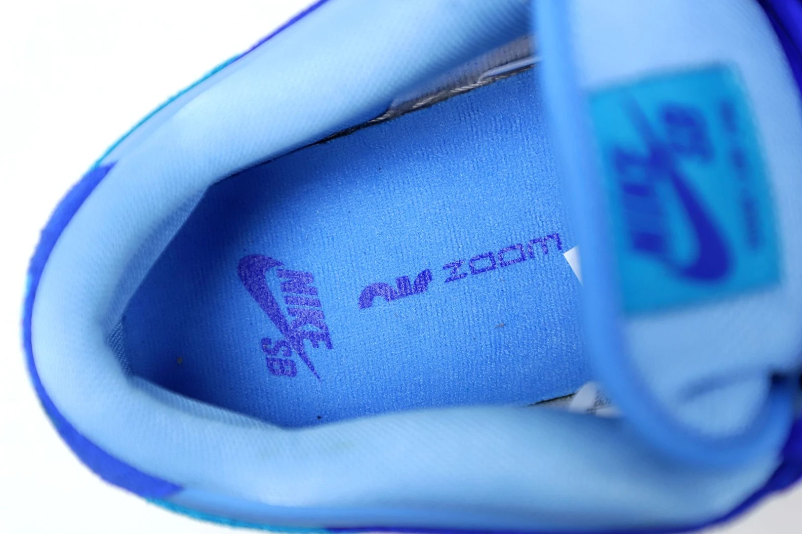 EasyMatch Kimikick NIKE SB DUNK LOW BLUE RASPBERRY 3491
