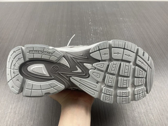 Fashionable BLCG PHANTOM SNEAKER 679339 W2E91 2391