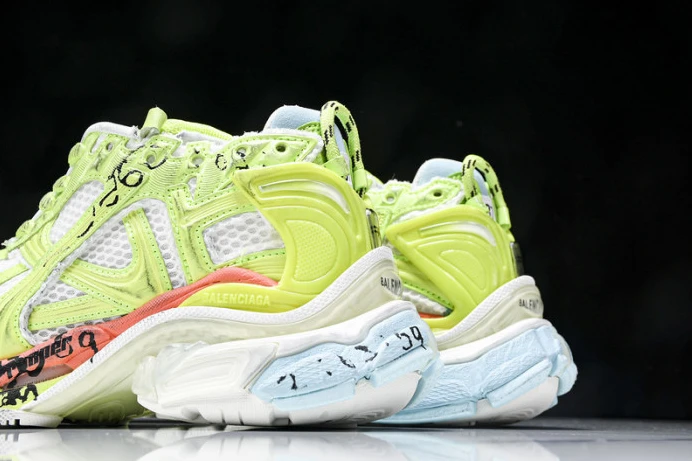 Fashionable BLCG RUNNER SNEAKER 772767 WRNMT 2398