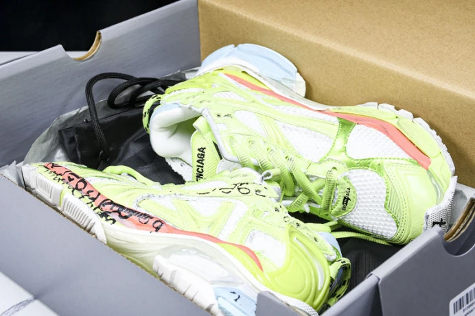 Fashionable BLCG RUNNER SNEAKER 772767 WRNMT 2398