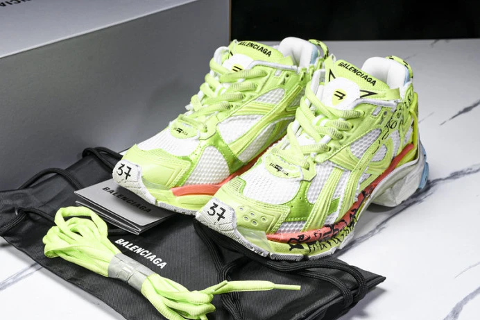 Fashionable BLCG RUNNER SNEAKER 772767 WRNMT 2398