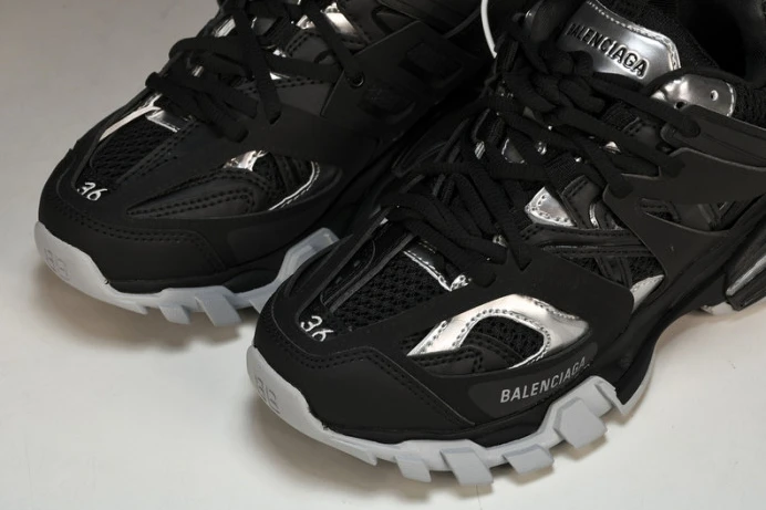 Fashionable BLCG TRACK SNEAKER 542436 W2FSC 2551