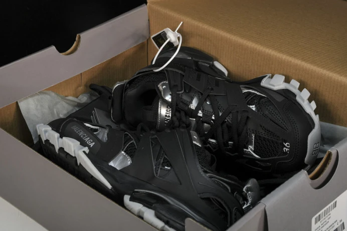 Fashionable BLCG TRACK SNEAKER 542436 W2FSC 2551
