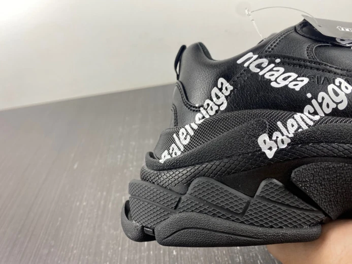 Fashionable BLCG TRIPLE S SNEAKER 536737 W2FAB 2394