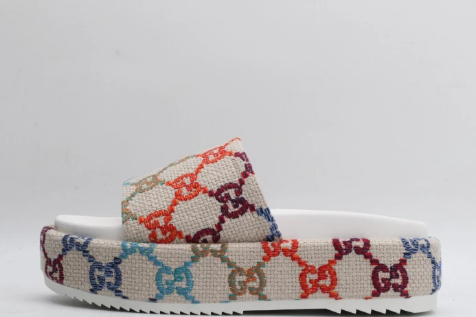 Fashionable GUCC SLIPPERS 2877