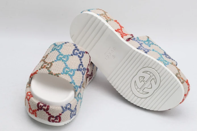 Fashionable GUCC SLIPPERS 2877