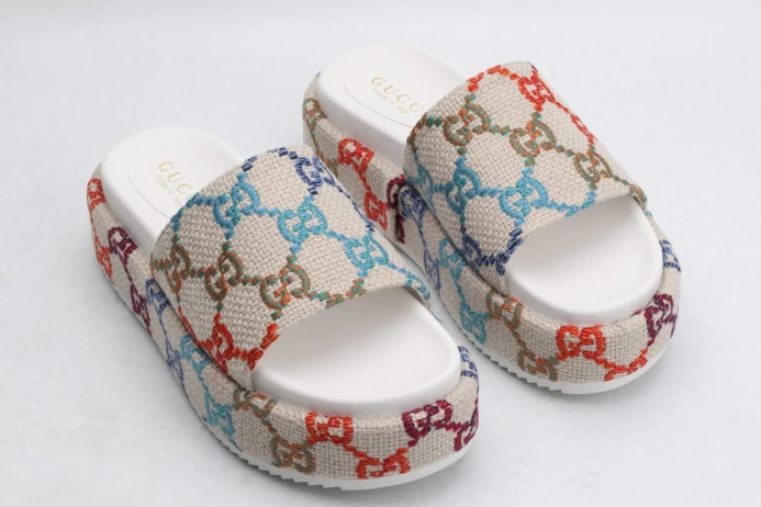 Fashionable GUCC SLIPPERS 2877