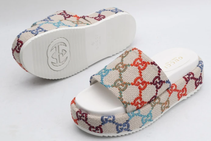 Fashionable GUCC SLIPPERS 2877