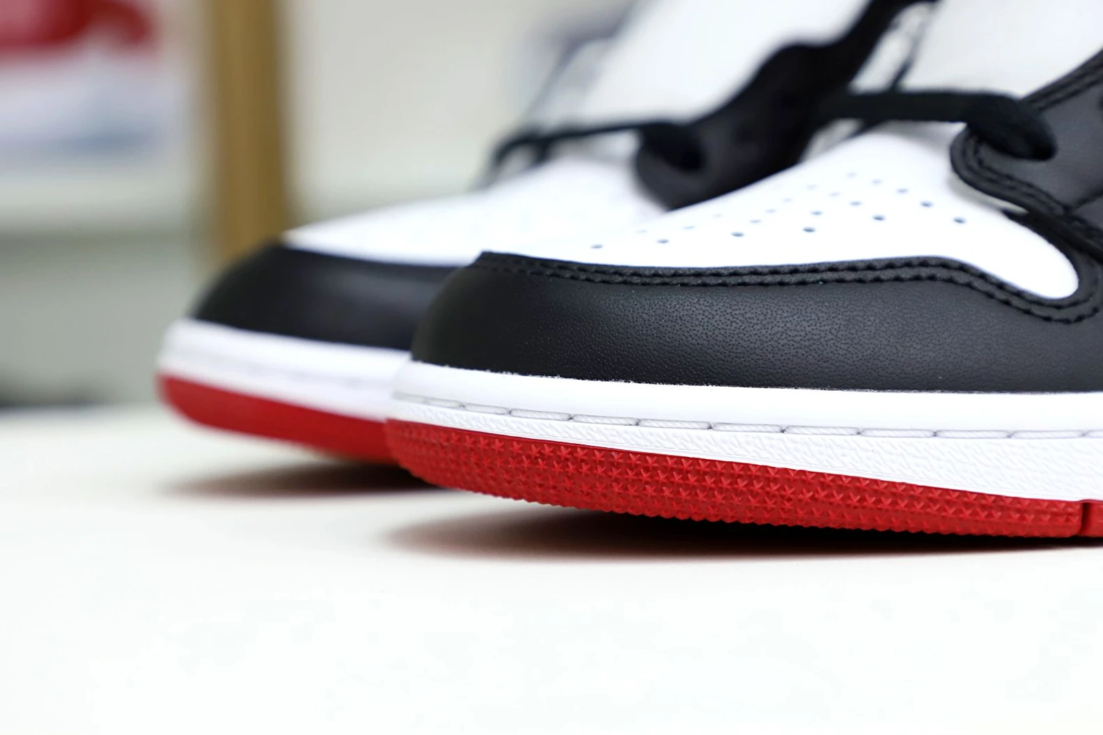 Fashionable Kimikick Air Jordan 1 Retro Black Toe (2016) 1962