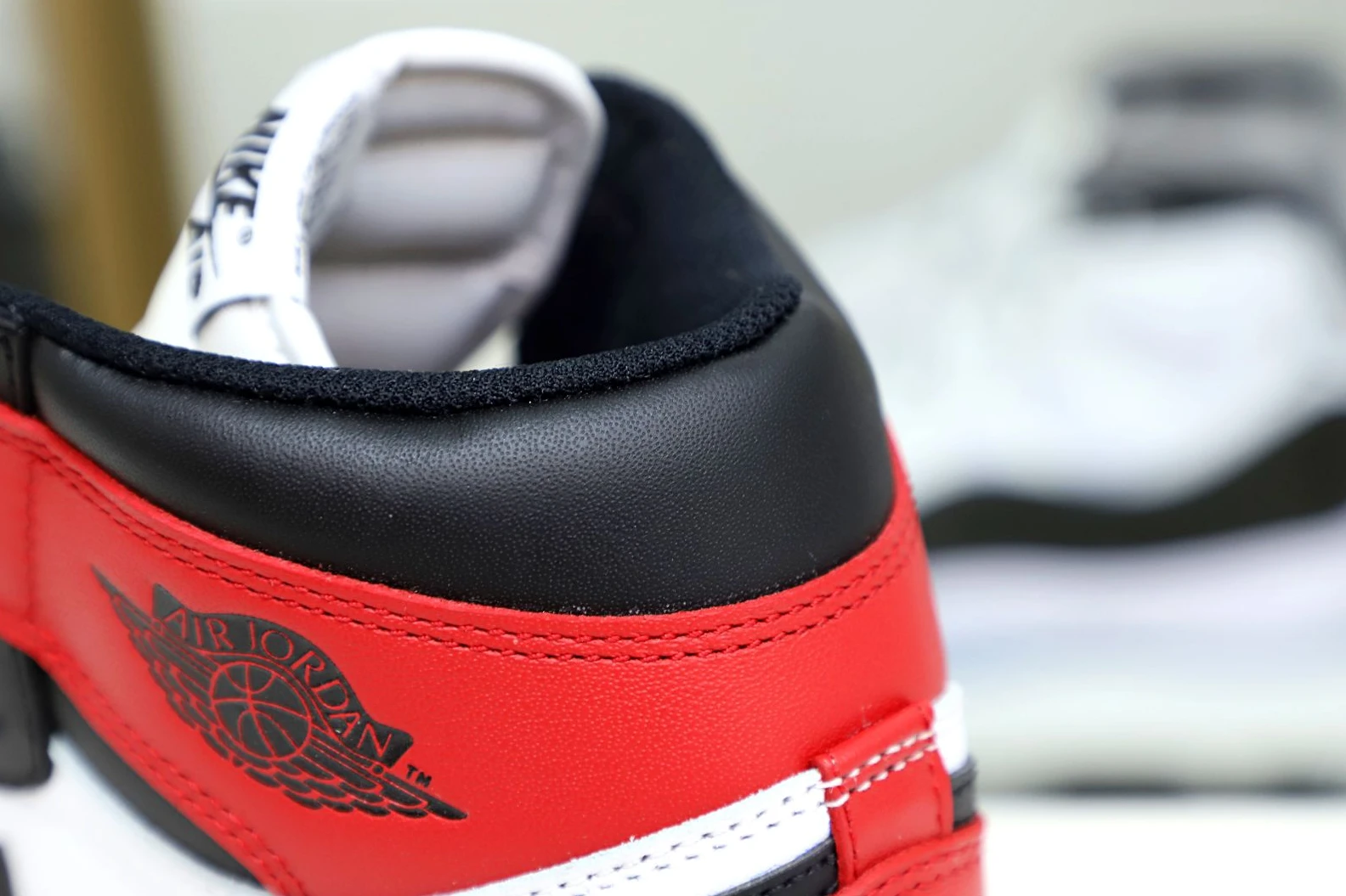 Fashionable Kimikick Air Jordan 1 Retro Black Toe (2016) 1962