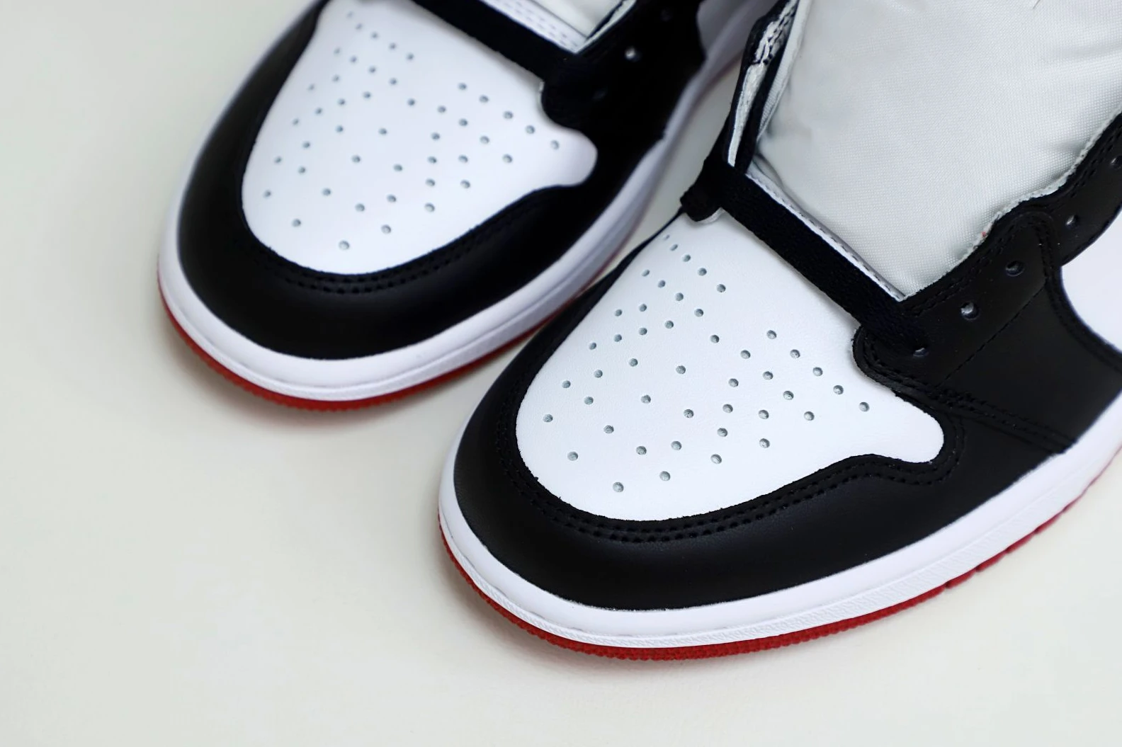 Fashionable Kimikick Air Jordan 1 Retro Black Toe (2016) 1962