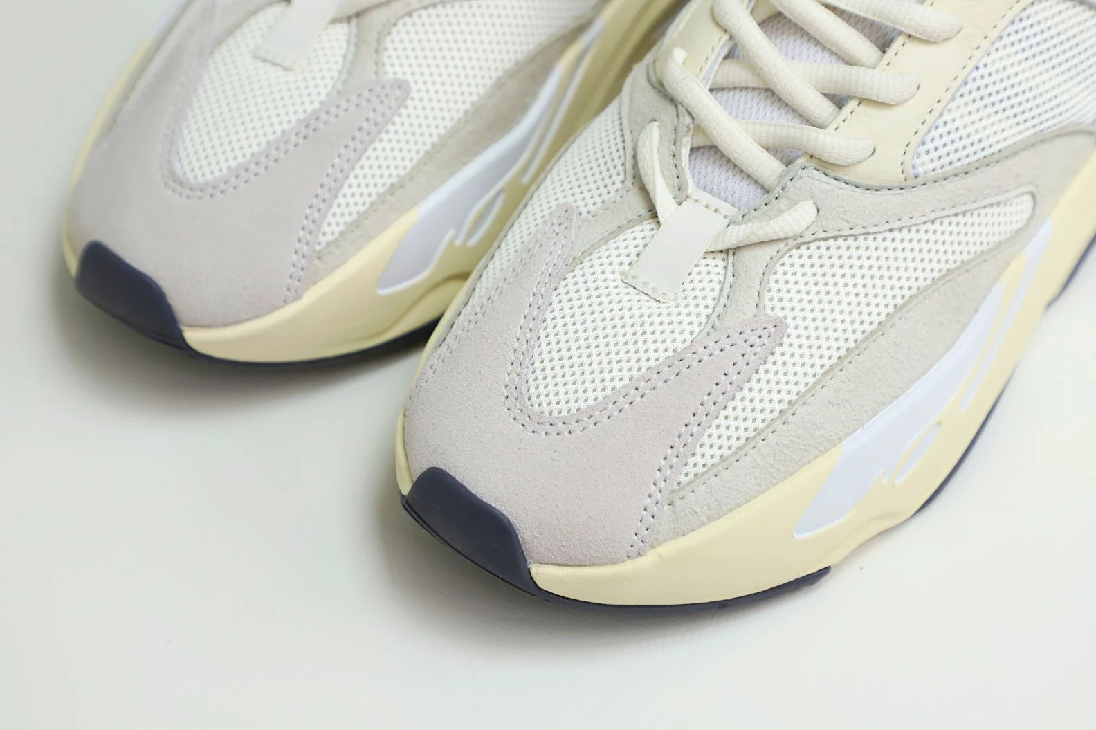 Fashionable Kimikick YEEZY BOOST 700 'ANALOG' 15