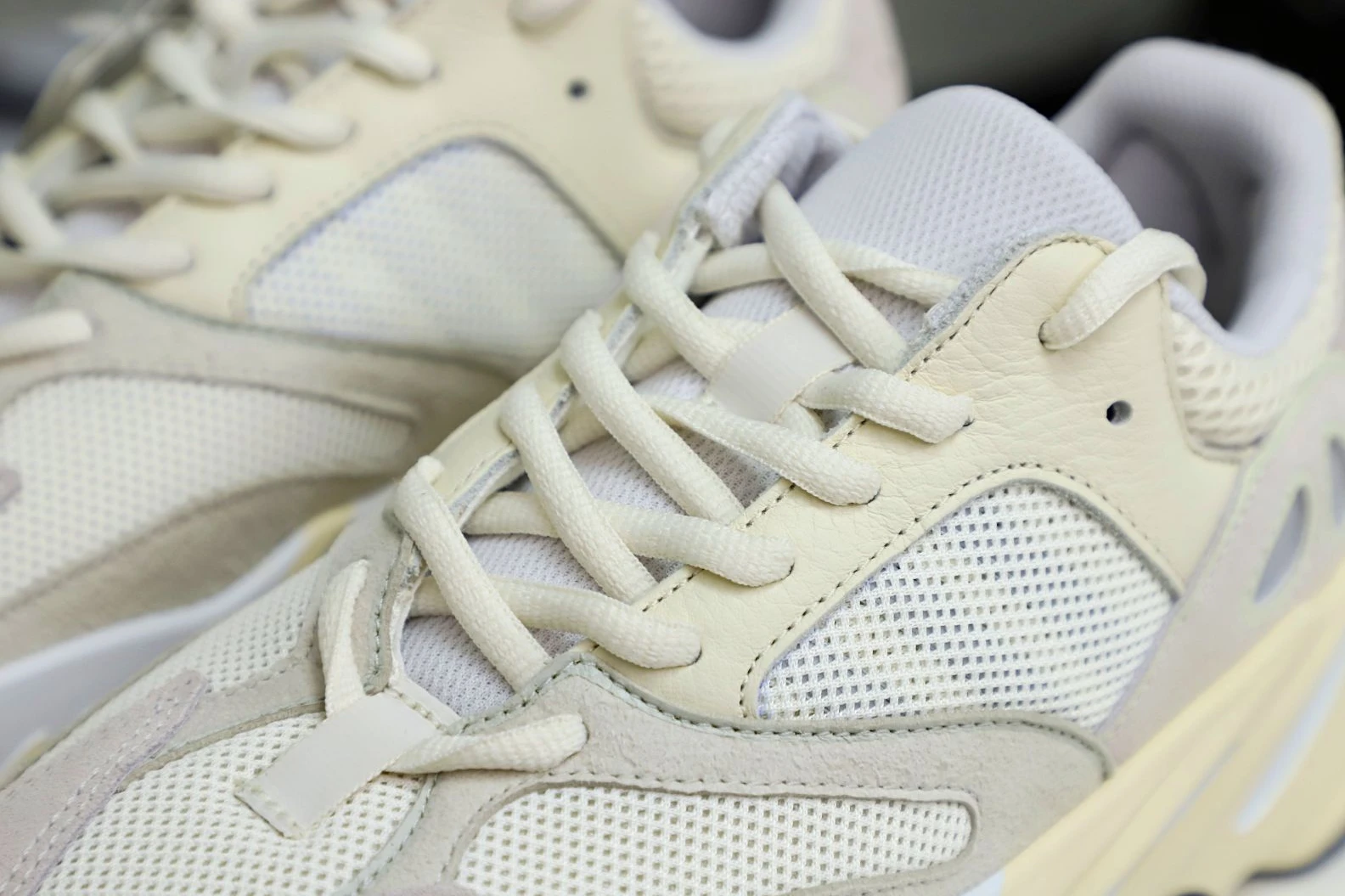 Fashionable Kimikick YEEZY BOOST 700 'ANALOG' 15