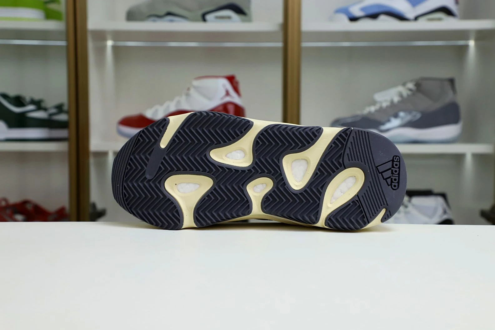 Fashionable Kimikick YEEZY BOOST 700 'ANALOG' 15