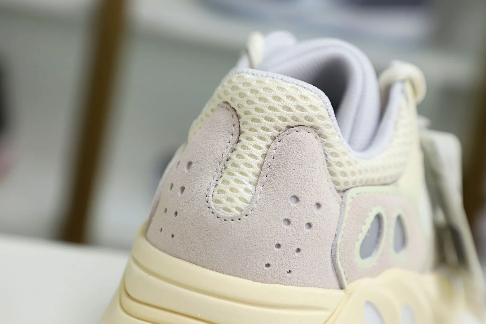 Fashionable Kimikick YEEZY BOOST 700 'ANALOG' 15