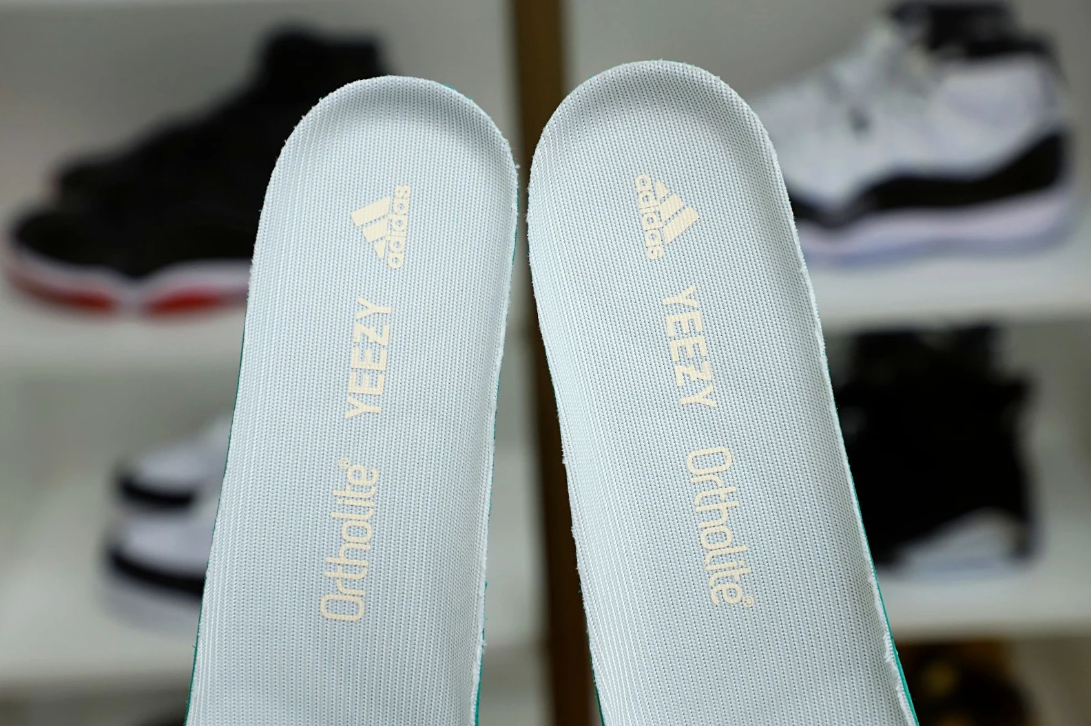 Fashionable Kimikick YEEZY BOOST 700 'ANALOG' 15
