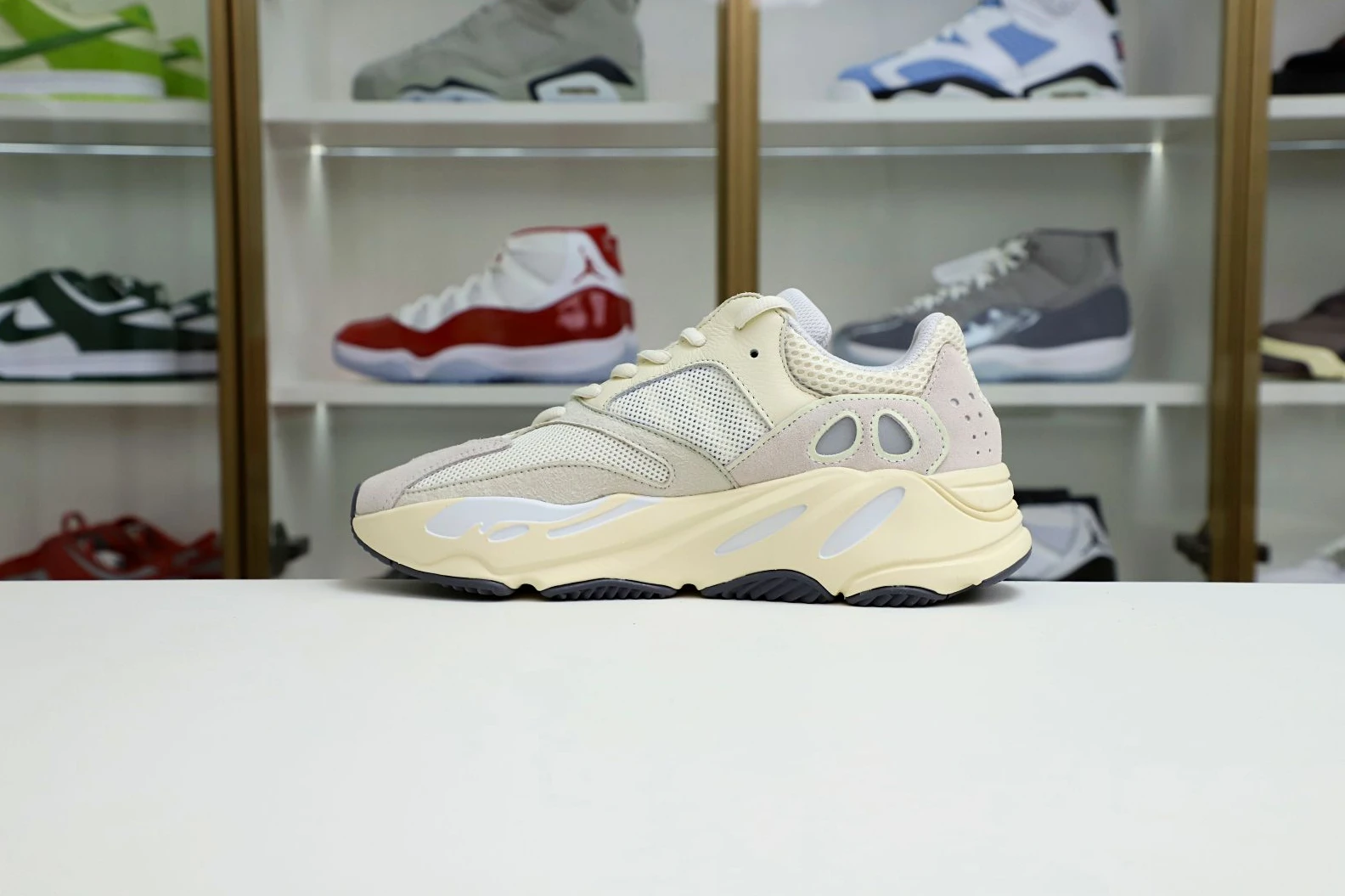 Fashionable Kimikick YEEZY BOOST 700 'ANALOG' 15