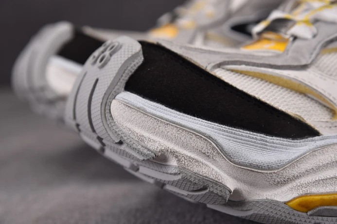 Fashionable cargo sneaker grey black yellow 784341w2mv 2240