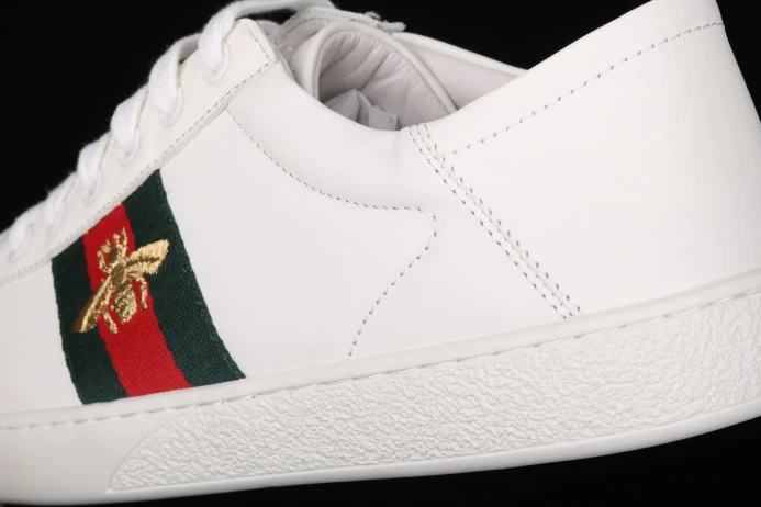 GUCC Ace Embroidered Low-Top Sneaker white with bee 429446 02JP0 WellDesigned 2935