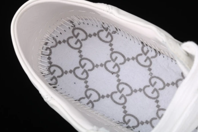 GUCC Ace Embroidered Low-Top Sneaker white with bee 429446 02JP0 WellDesigned 2935