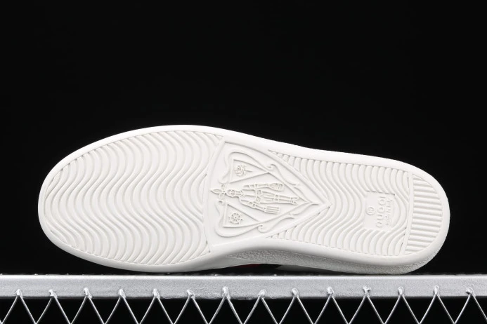GUCC Ace Embroidered Low-Top Sneaker white with bee 429446 02JP0 WellDesigned 2935