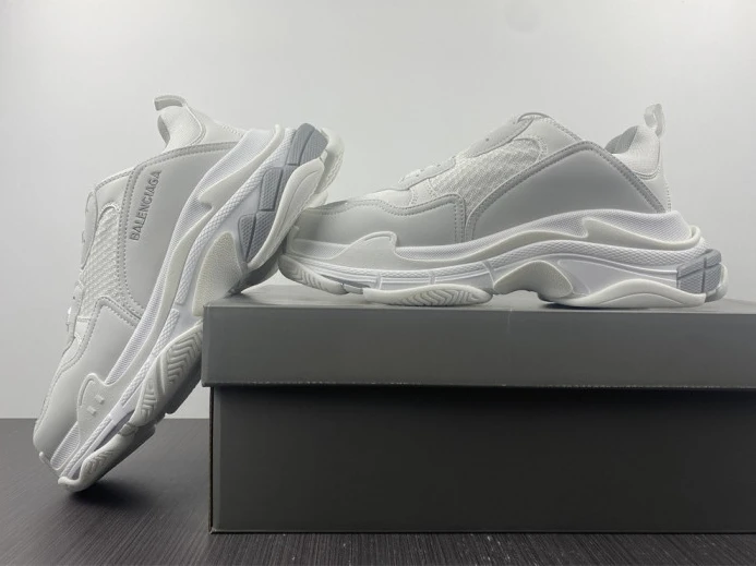 GoAnywhere BLCG TRIPLE S SNEAKER 536737 W2F54 2488