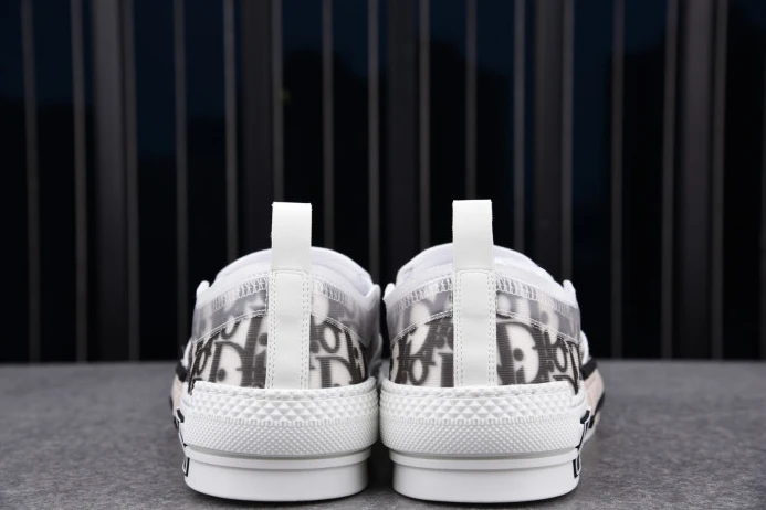 GoAnywhere DR Homme Kaws Sneaker Black & White 2827