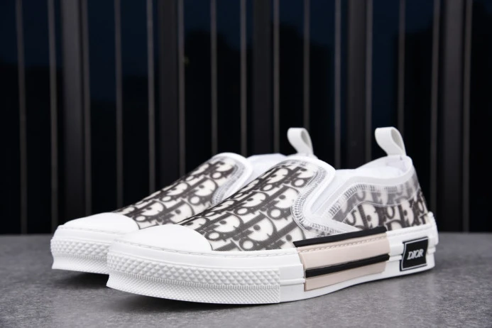 GoAnywhere DR Homme Kaws Sneaker Black & White 2827