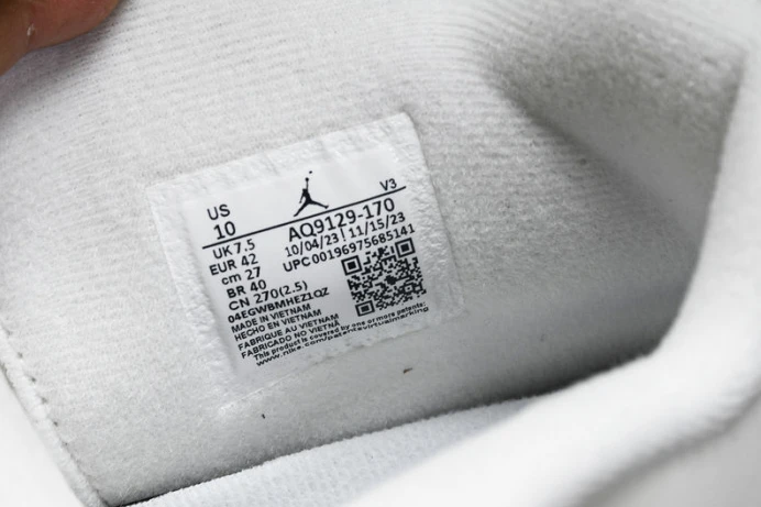 GoAnywhere Jordan 4 Retro Metallic Gold AQ9129- 541