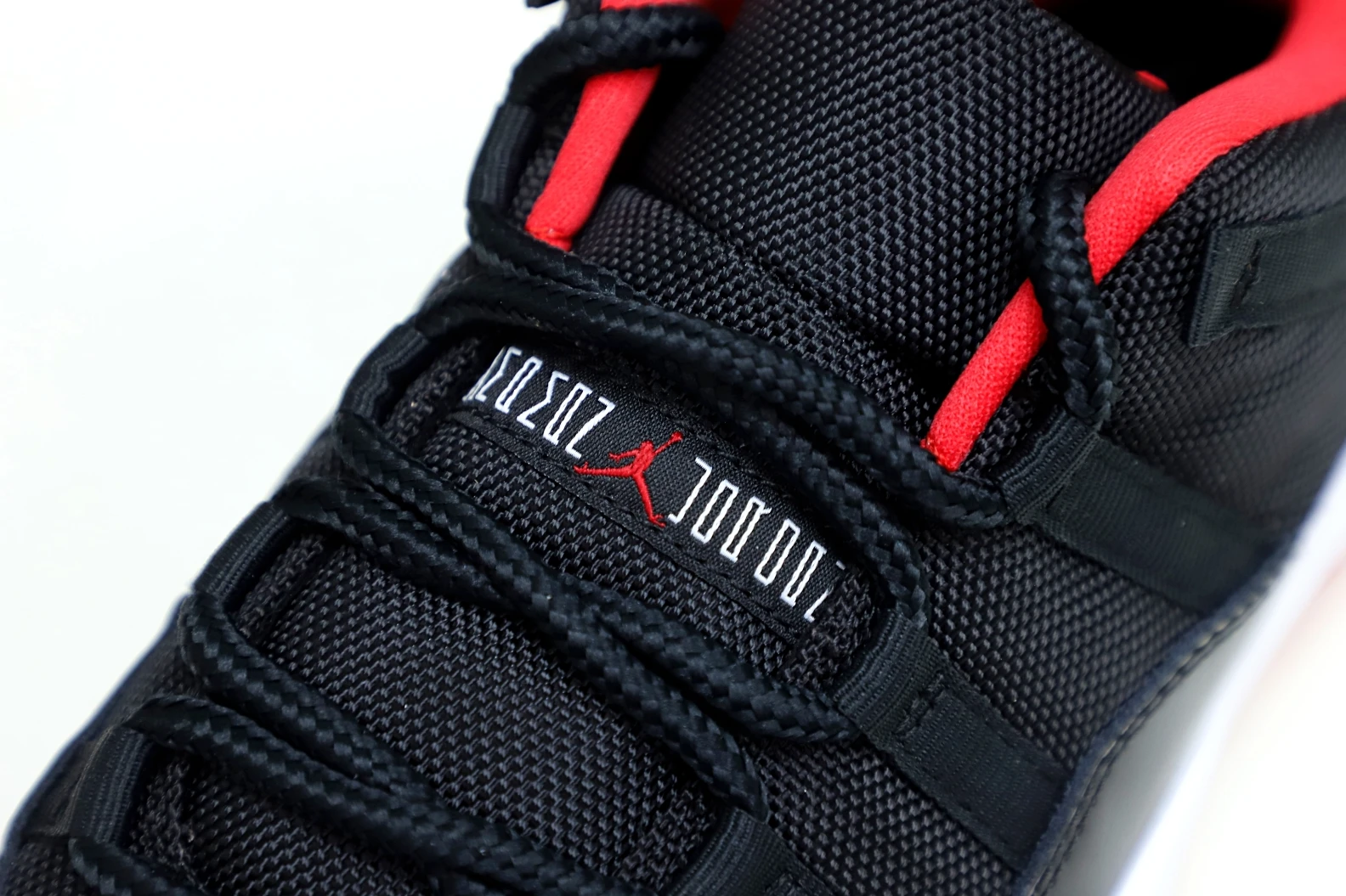 GoAnywhere Kimikick AIR JORDAN 11 RETRO BRED LOW 1960
