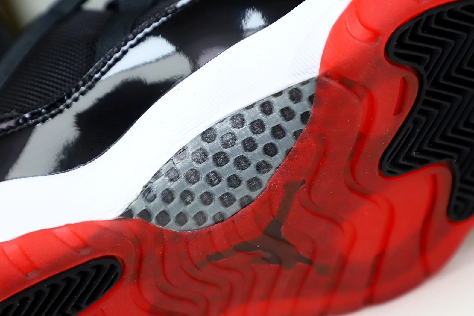 GoAnywhere Kimikick AIR JORDAN 11 RETRO BRED LOW 1960