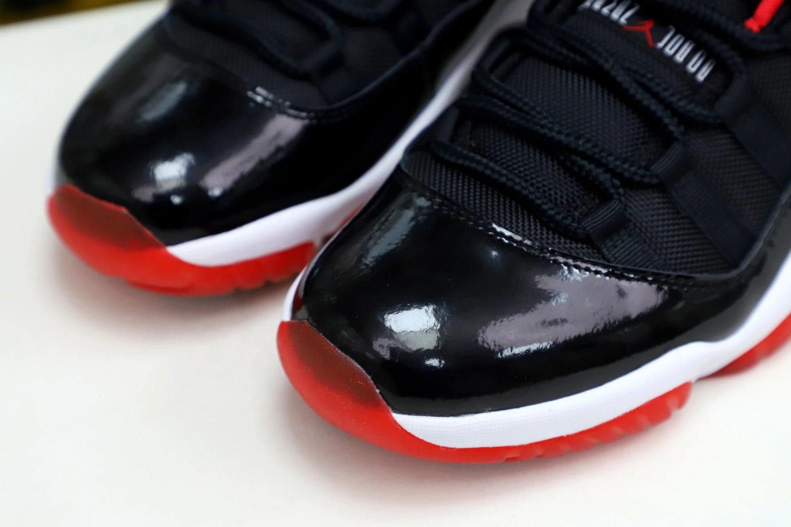 GoAnywhere Kimikick AIR JORDAN 11 RETRO BRED LOW 1960