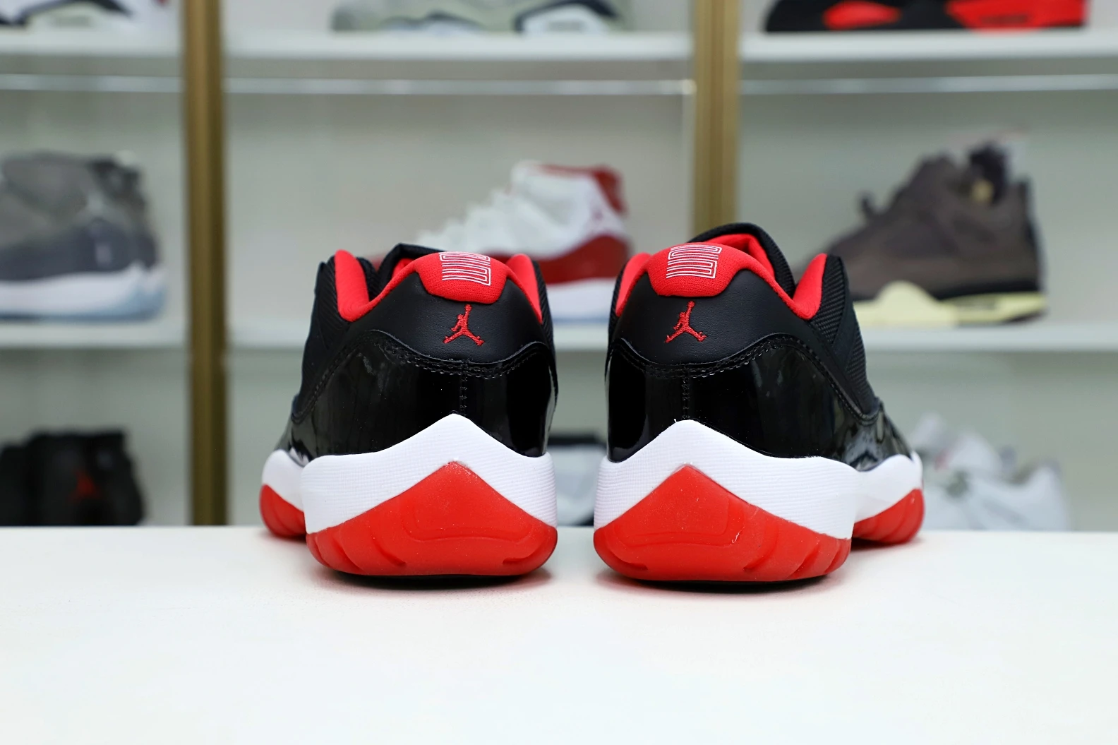 GoAnywhere Kimikick AIR JORDAN 11 RETRO BRED LOW 1960