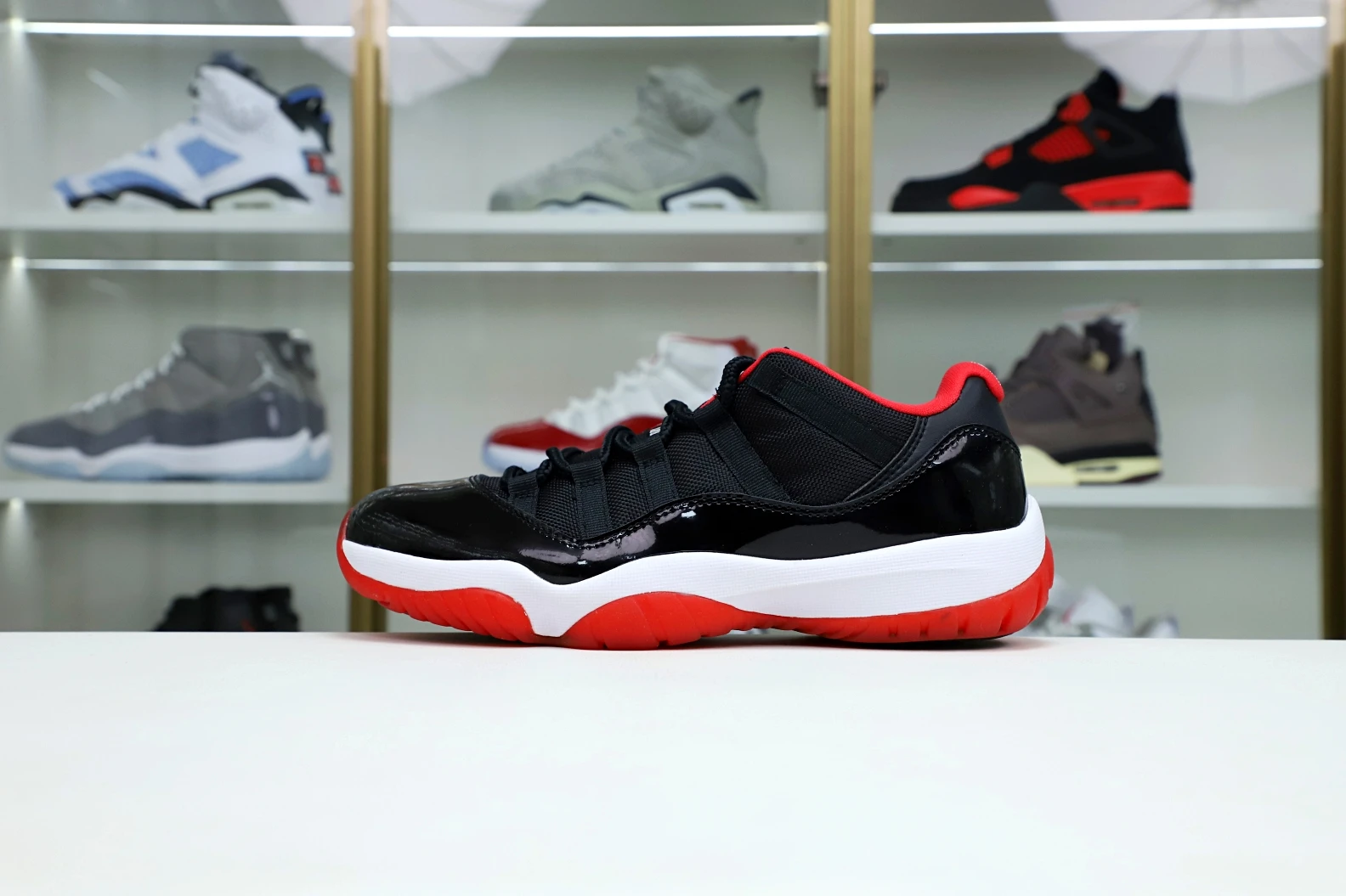 GoAnywhere Kimikick AIR JORDAN 11 RETRO BRED LOW 1960