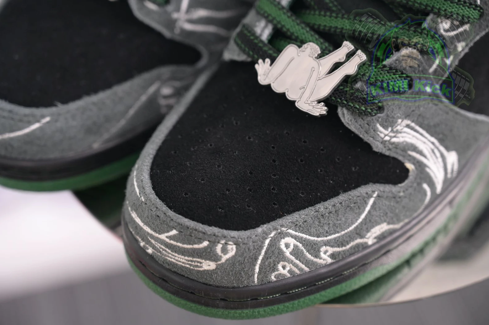 GoAnywhere Kimikick There Skateboards x Nike Dunk SB 3395