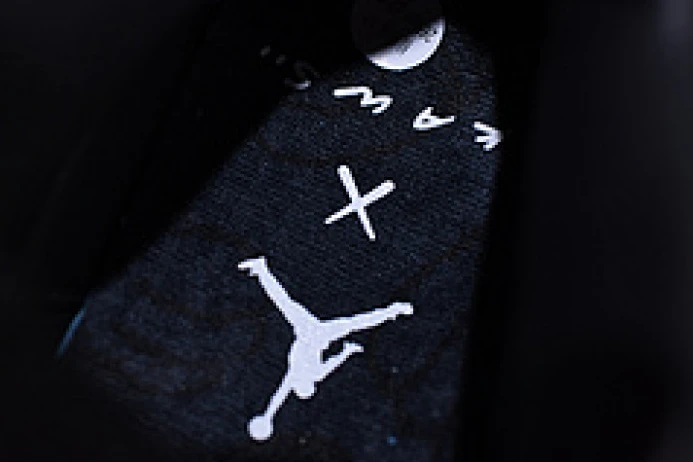 GoAnywhere nike air jordan 4 retro kaws black 930155- 1838