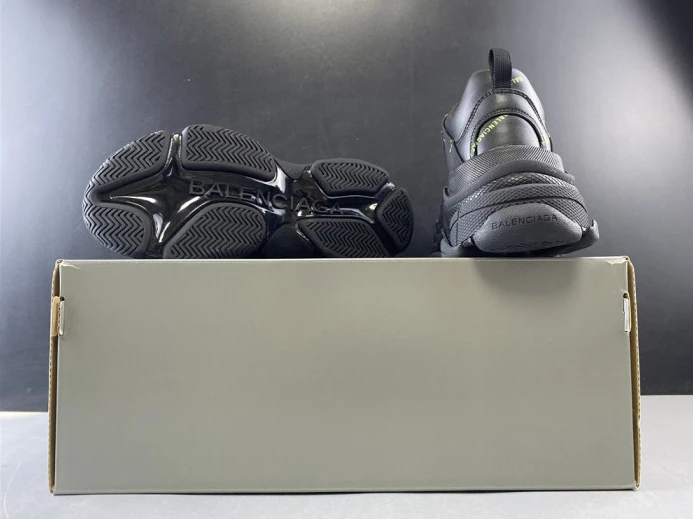 GoodFit BLCG SNEAKER TRIPLE.S.GOMMA BLACK 524039 W2FA1 2521