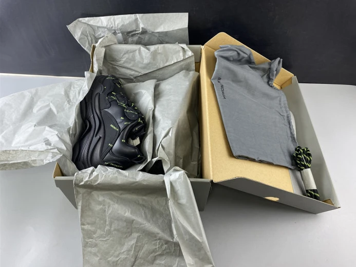 GoodFit BLCG SNEAKER TRIPLE.S.GOMMA BLACK 524039 W2FA1 2521