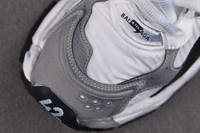 GoodFit Ba*len*cia*ga runner w3rny 2335