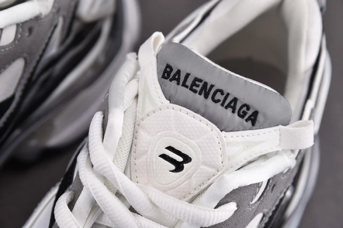 GoodFit Ba*len*cia*ga runner w3rny 2335