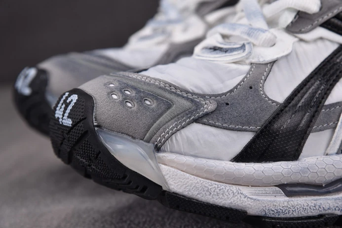 GoodFit Ba*len*cia*ga runner w3rny 2335