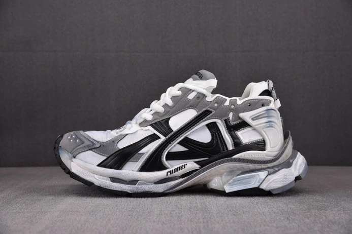 GoodFit Ba*len*cia*ga runner w3rny 2335