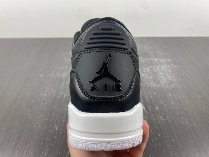 GoodFit Jordan 3 Retro Cyber Monday (2016) 136064- 543