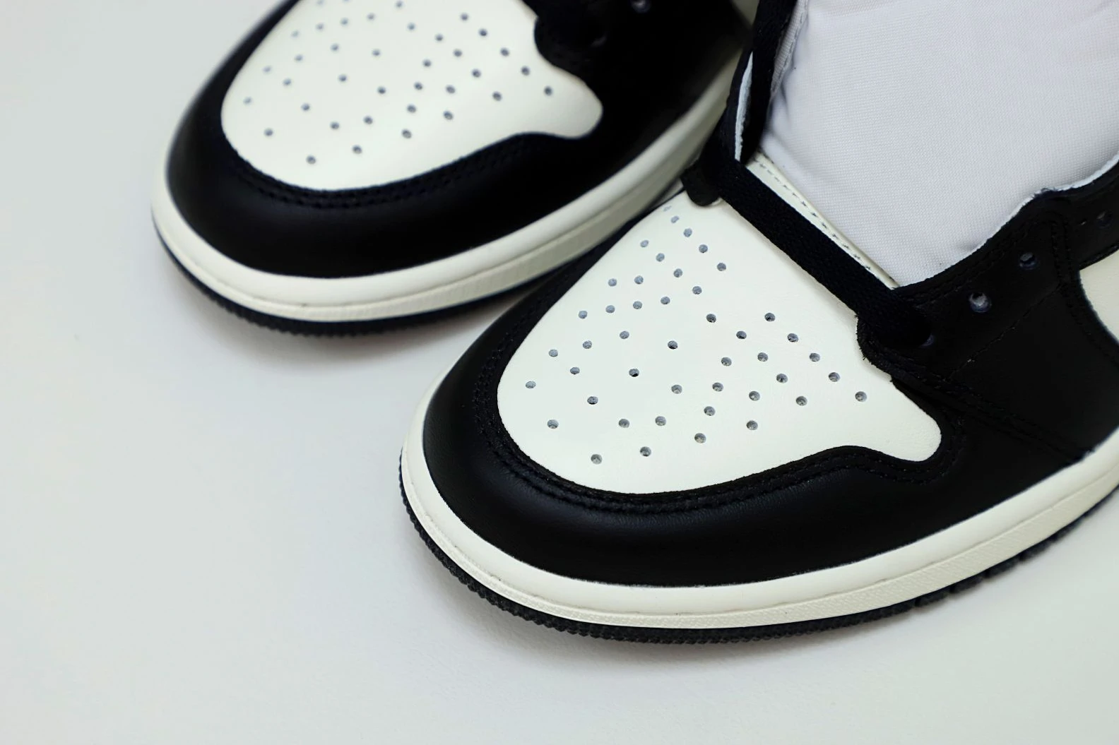 GoodFit Kimikick AIR JORDAN 1 RETRO HIGH OG 'DARK MOCHA' 2002