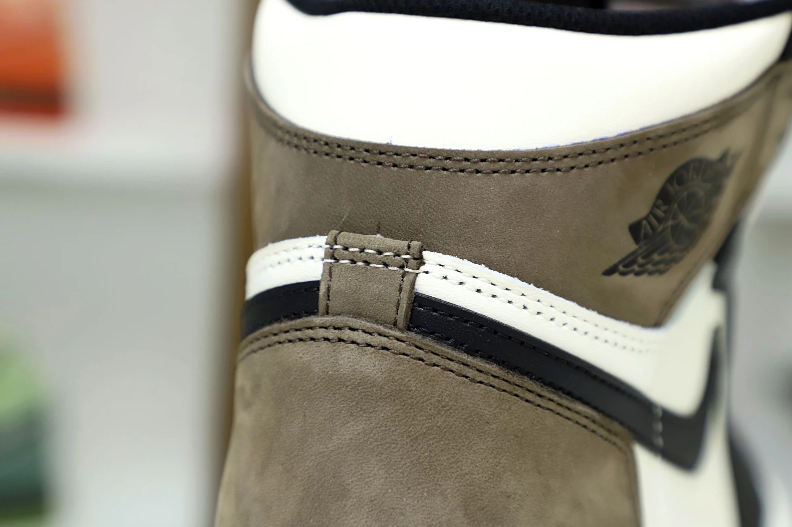 GoodFit Kimikick AIR JORDAN 1 RETRO HIGH OG 'DARK MOCHA' 2002