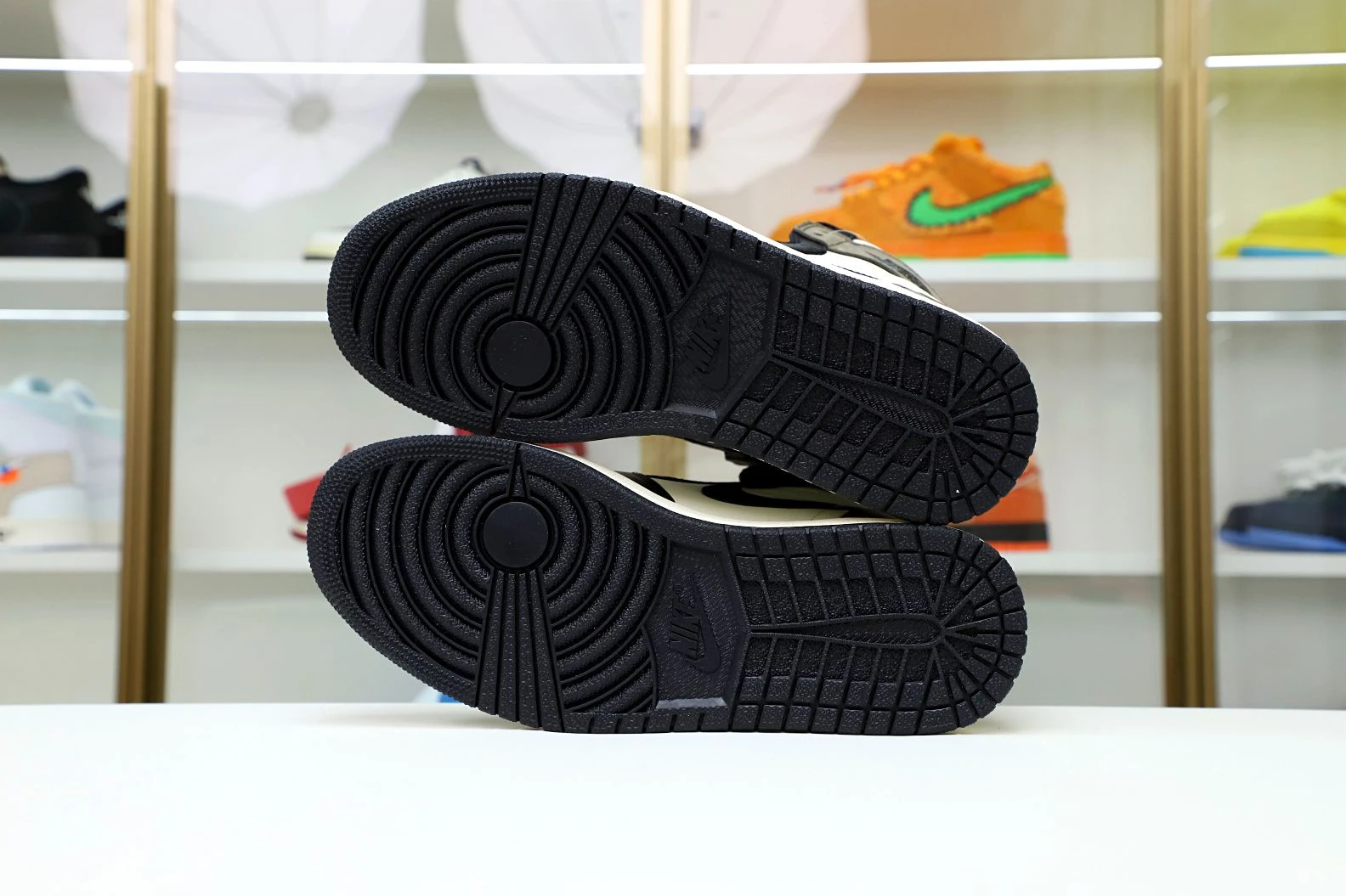 GoodFit Kimikick AIR JORDAN 1 RETRO HIGH OG 'DARK MOCHA' 2002