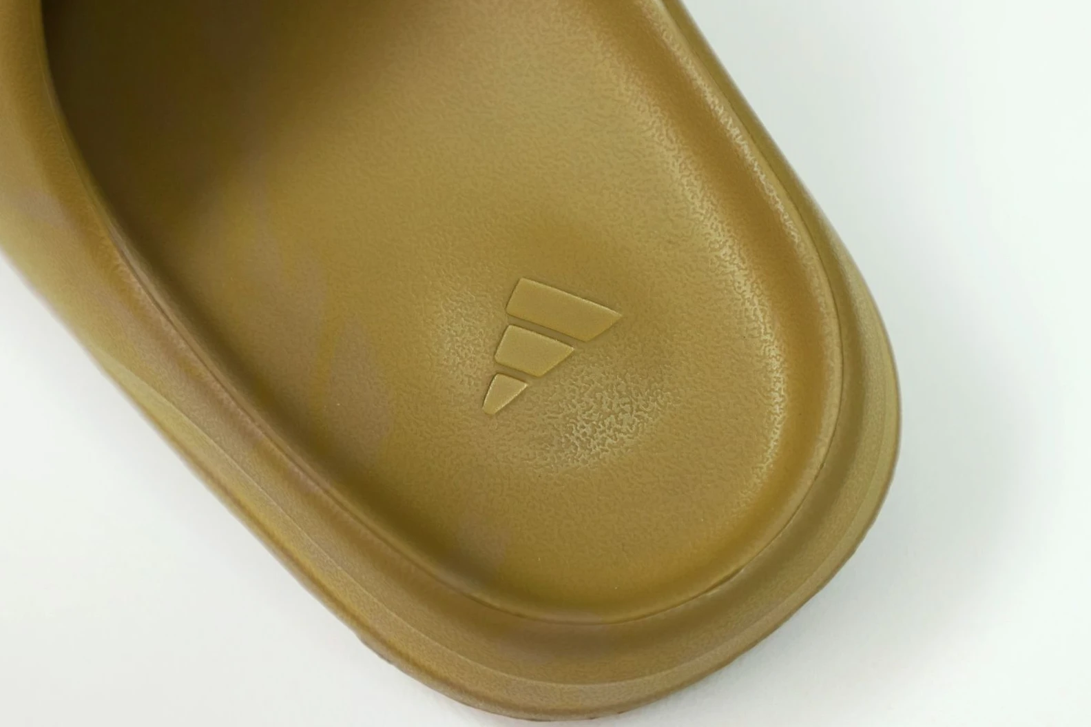 GoodFit Kimikick YEEZY SLIDES GW 51